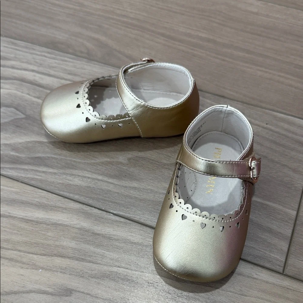 Gold Little Girl Heart Shoes